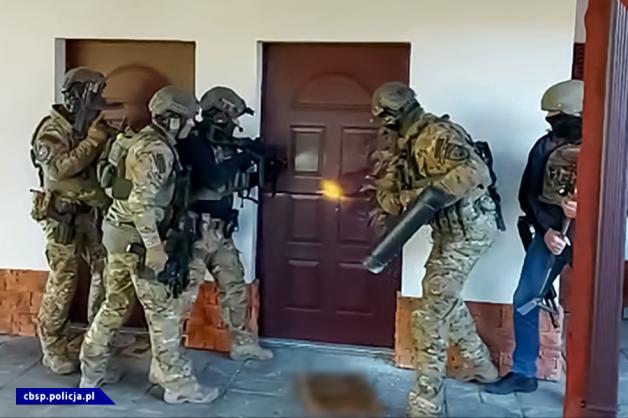 [VIDEO] Rozbity gang okradający podróżnych w pociągach